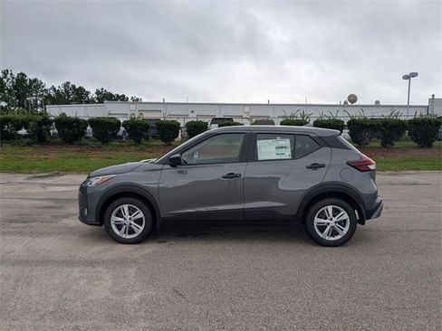 New 2025 Nissan Kicks Play S image 6