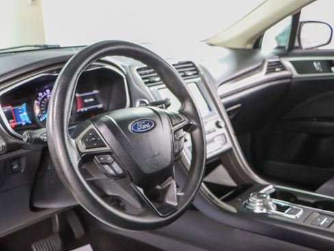Used 2020 Ford Fusion SE image 22
