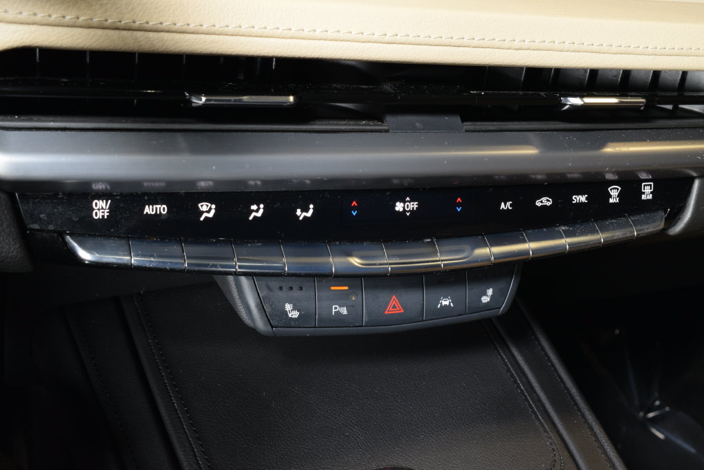 Used 2024 Cadillac XT4 Luxury w/ Cold Weather Package AWD/4WD image 25