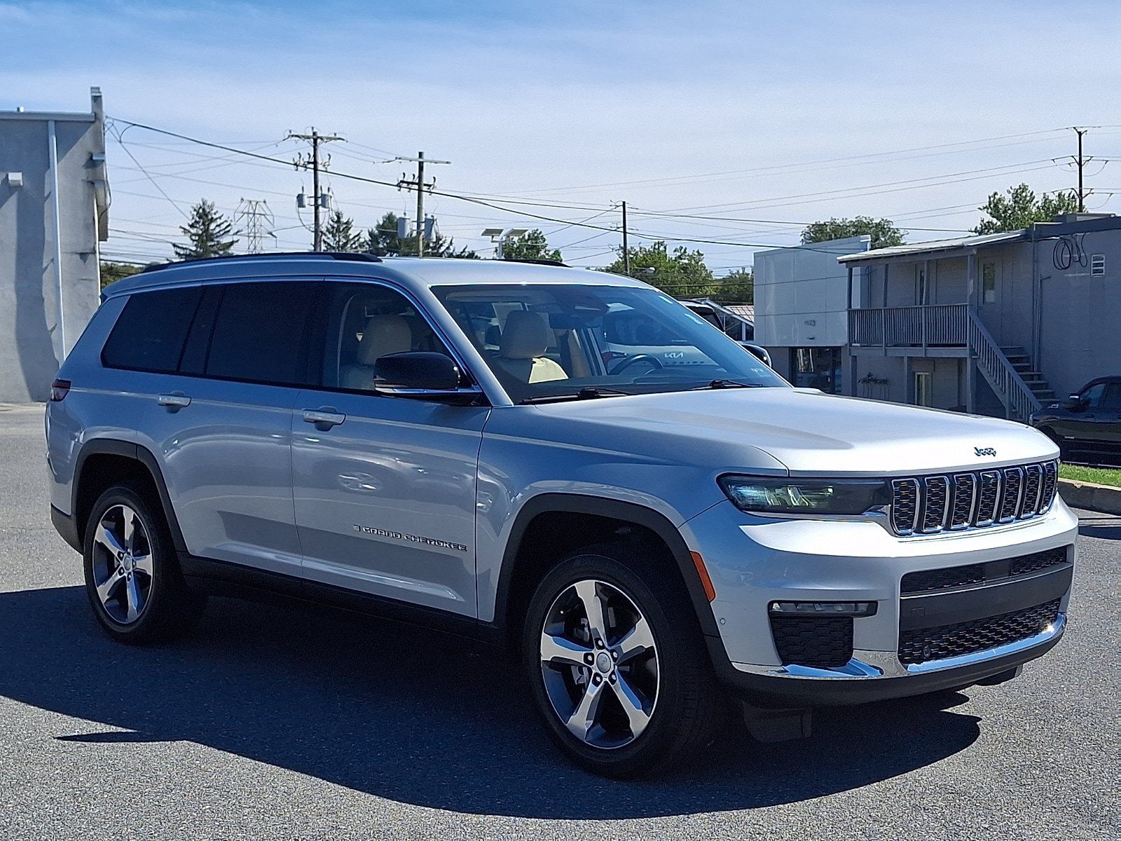 Used 2021 Jeep Grand Cherokee L Limited w/ Luxury Tech Group II AWD/4WD image 3