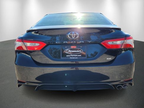 Used 2018 Toyota Camry SE image 6