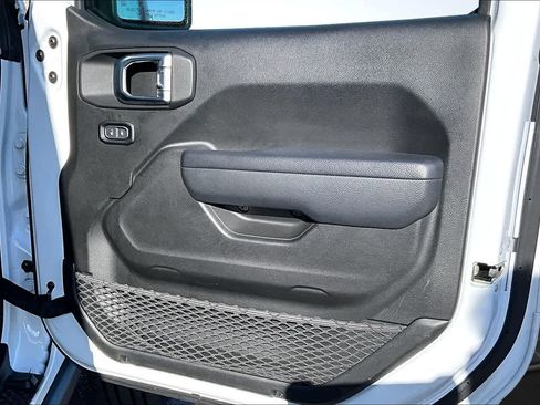Used 2023 Jeep Wrangler Unlimited w/ Cold Weather Group image 29