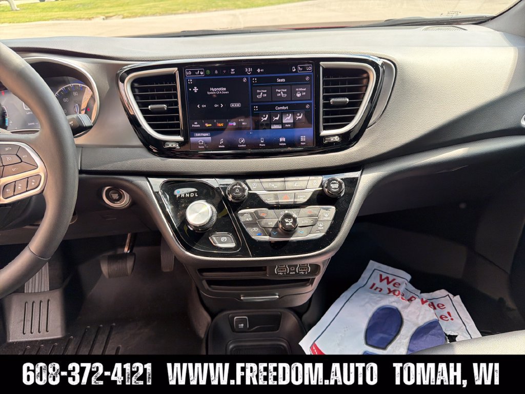 Used 2025 Chrysler Pacifica Select FWD image 25
