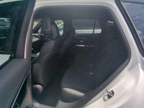 Used 2024 Mercedes-Benz GLC 300 image 5
