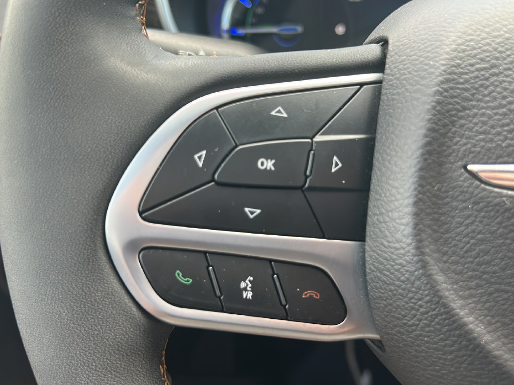 Used 2023 Chrysler Pacifica Pinnacle FWD image 26
