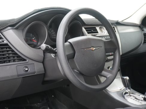 Used 2010 Chrysler Sebring Touring FWD image 10