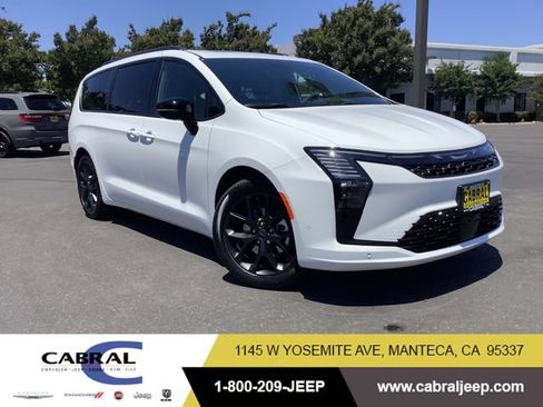 New 2027 Chrysler Pacifica Limited w/ S Appearance Package FWD image 1