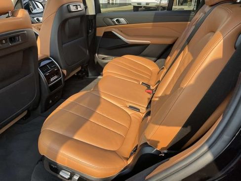 Used 2021 BMW X7 xDrive40i w/ Parking Assistance Package AWD/4WD image 17