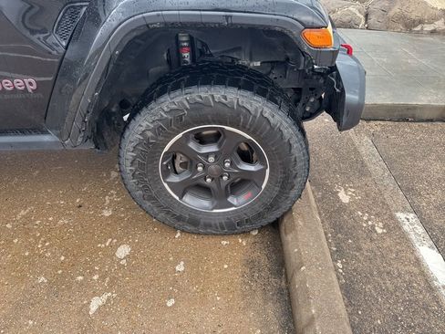 Used 2022 Jeep Gladiator Rubicon w/ Trailer Tow Package image 4