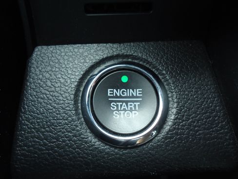 Used 2018 Ford Expedition XLT w/ Equipment Group 202A AWD/4WD image 19