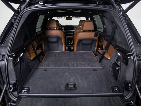 Used 2025 BMW X7 M60i AWD/4WD image 8