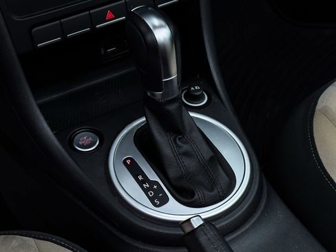 Used 2018 Volkswagen Beetle 2.0T image 39