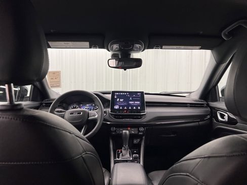 Used 2025 Jeep Compass Latitude w/ Altitude Special Edition image 14