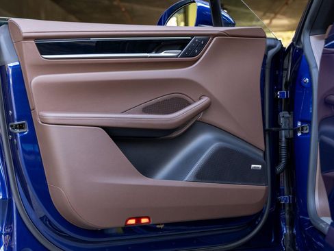 Certified 2025 Porsche Macan 4 Electric image 20