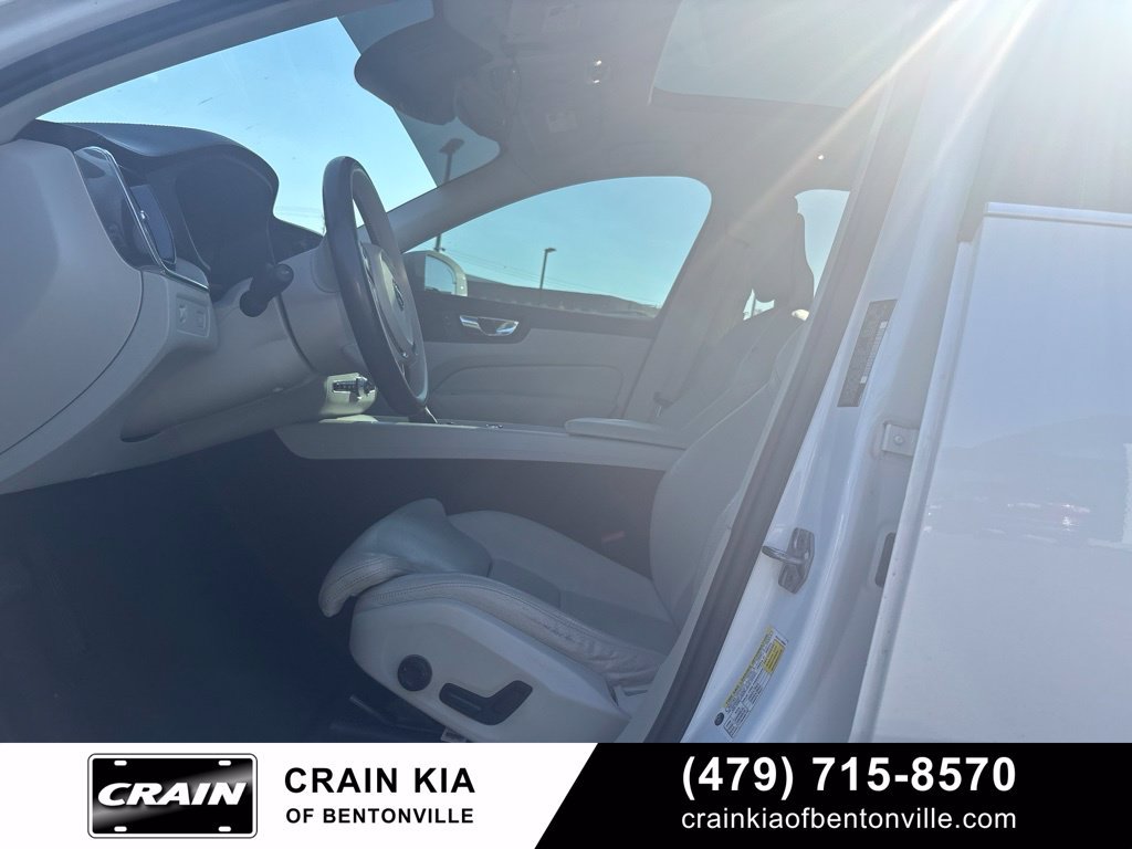 Used 2018 Volvo XC60 T5 Inscription w/ Convenience Package AWD/4WD image 9