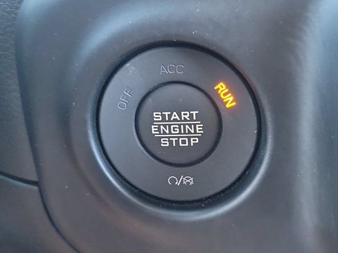 Used 2022 Jeep Wrangler Unlimited Rubicon w/ Dual Top Group AWD/4WD image 9