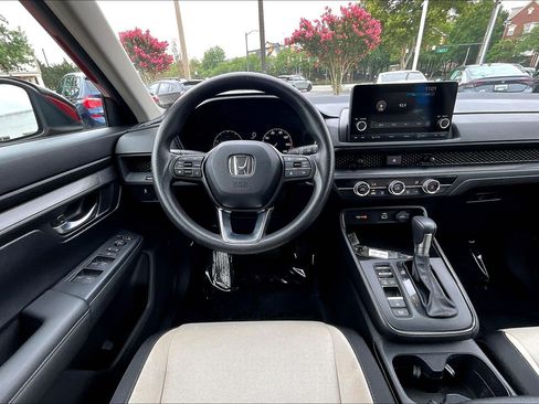 Used 2023 Honda CR-V LX image 5