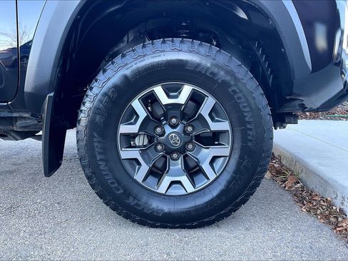 Used 2021 Toyota Tacoma TRD Off-Road w/ Technology Package image 22