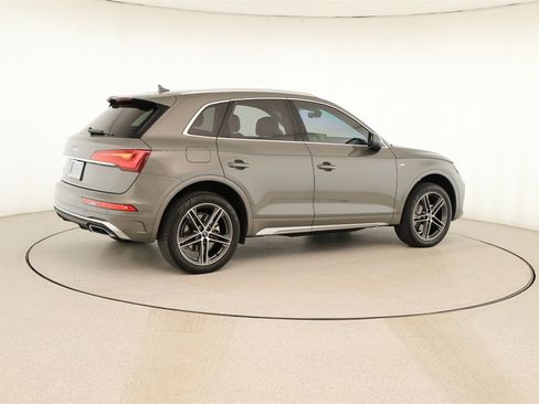 Used 2024 Audi Q5 e Premium w/ Convenience Package image 7