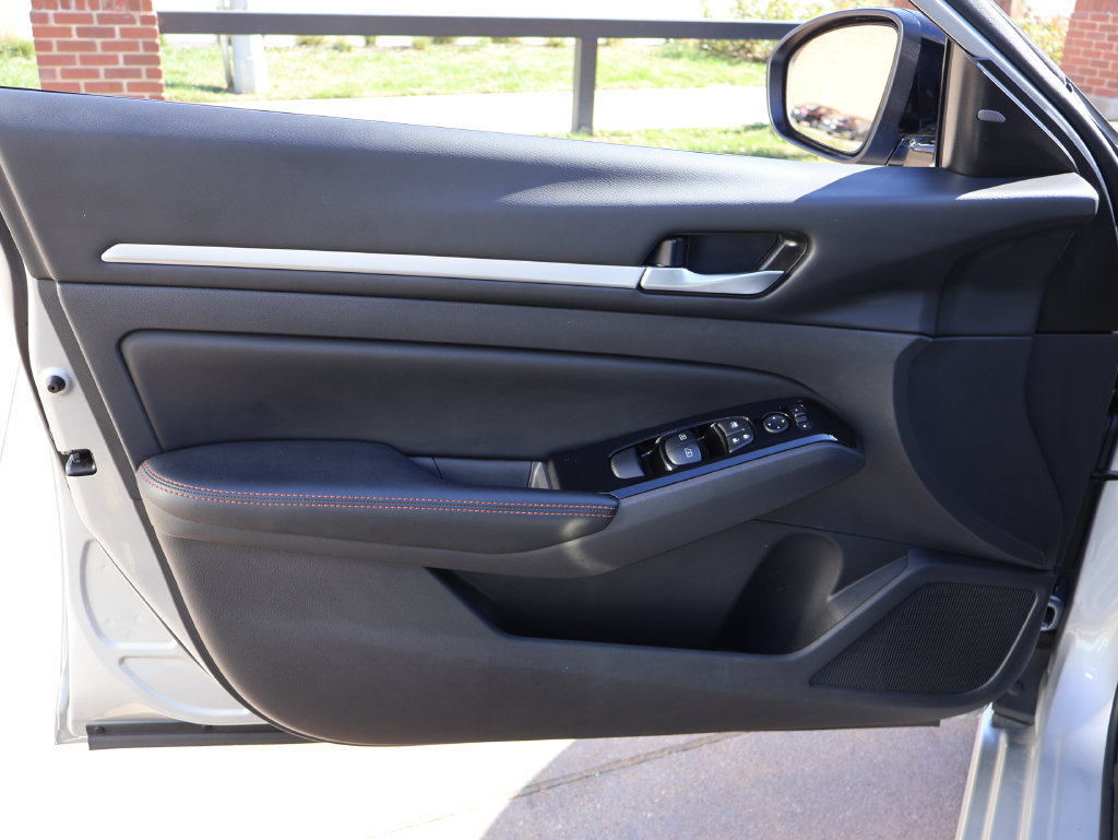 Used 2025 Nissan Altima 2.5 SR FWD image 29