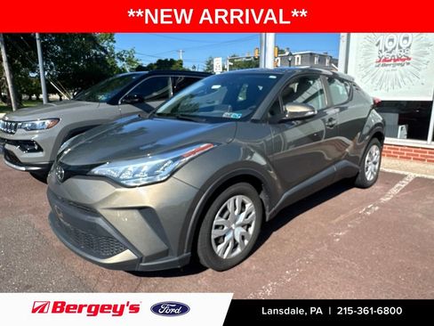 Used 2021 Toyota C-HR LE FWD image 1