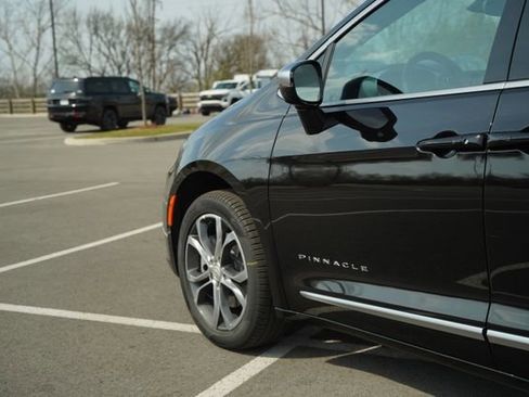 New 2026 Chrysler Pacifica Pinnacle image 37