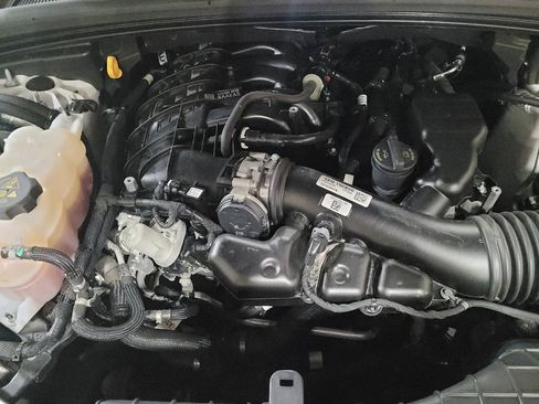 Used 2023 Jeep Grand Cherokee Limited w/ Black Appearance Package image 30