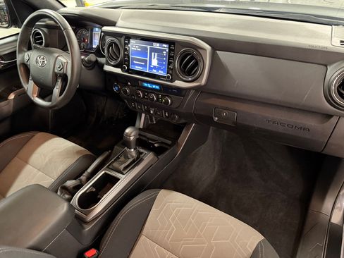 Used 2022 Toyota Tacoma TRD Sport w/ Technology Package AWD/4WD image 42
