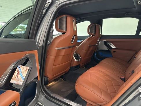 Used 2024 BMW i7 xDrive60 w/ Premium Package image 57