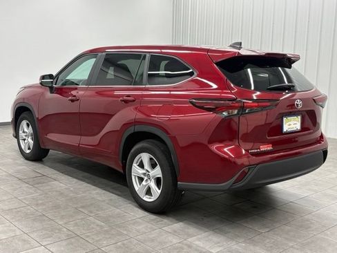 Used 2024 Toyota Highlander LE w/ Protection Package #3 (TMS) FWD image 4