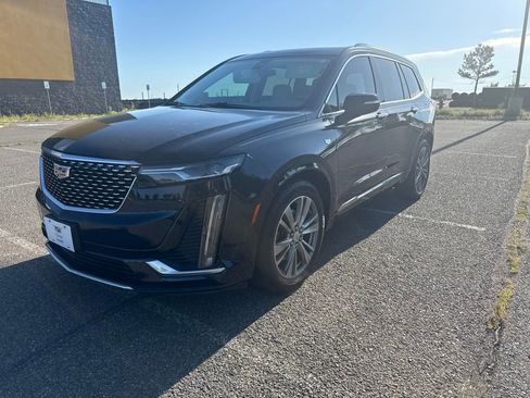 Used 2021 Cadillac XT6 Premium Luxury FWD image 1