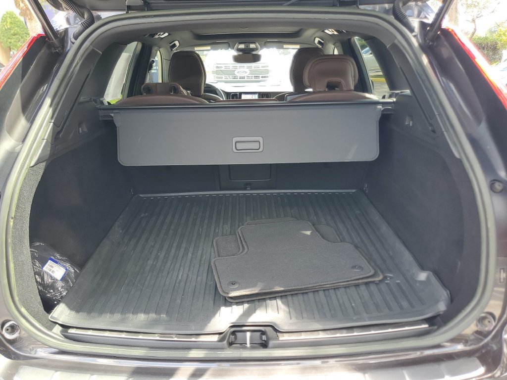 Certified 2022 Volvo XC60 B5 Momentum w/ Protection Package Premier AWD/4WD image 9