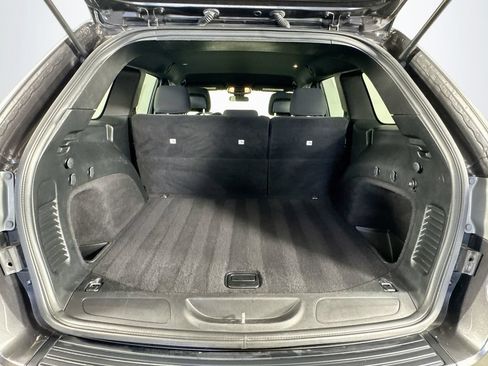Used 2019 Jeep Grand Cherokee Laredo AWD/4WD image 25
