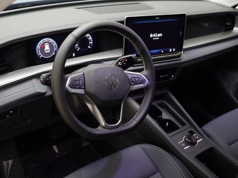 New 2025 Volkswagen Tiguan SE image 7