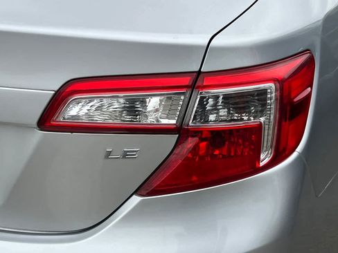 Used 2012 Toyota Camry LE FWD image 18