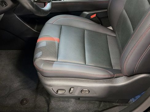 Used 2024 Chevrolet Traverse RS FWD image 21