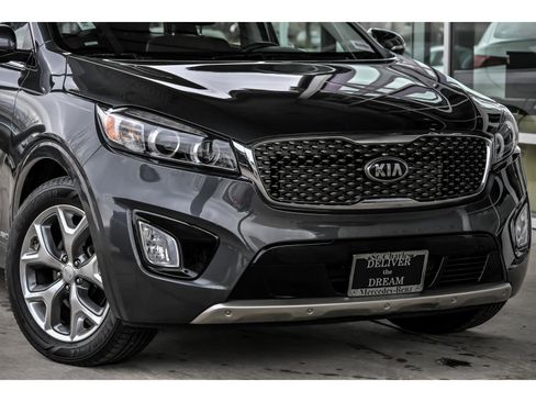 Used 2018 Kia Sorento SX image 2
