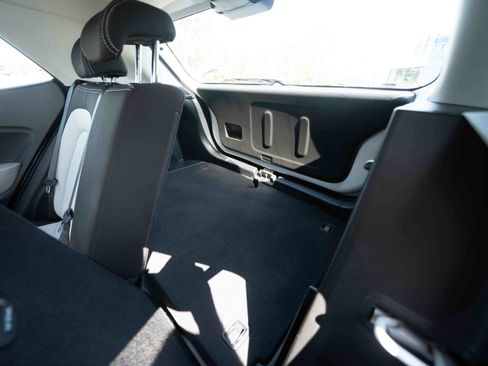 Used 2025 Hyundai Venue SEL FWD image 24