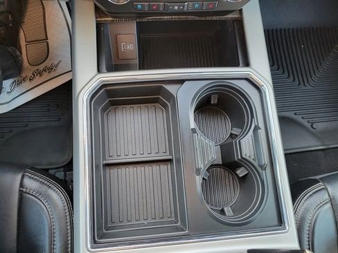 Used 2021 Ford F250 Lariat w/ Chrome Package image 17