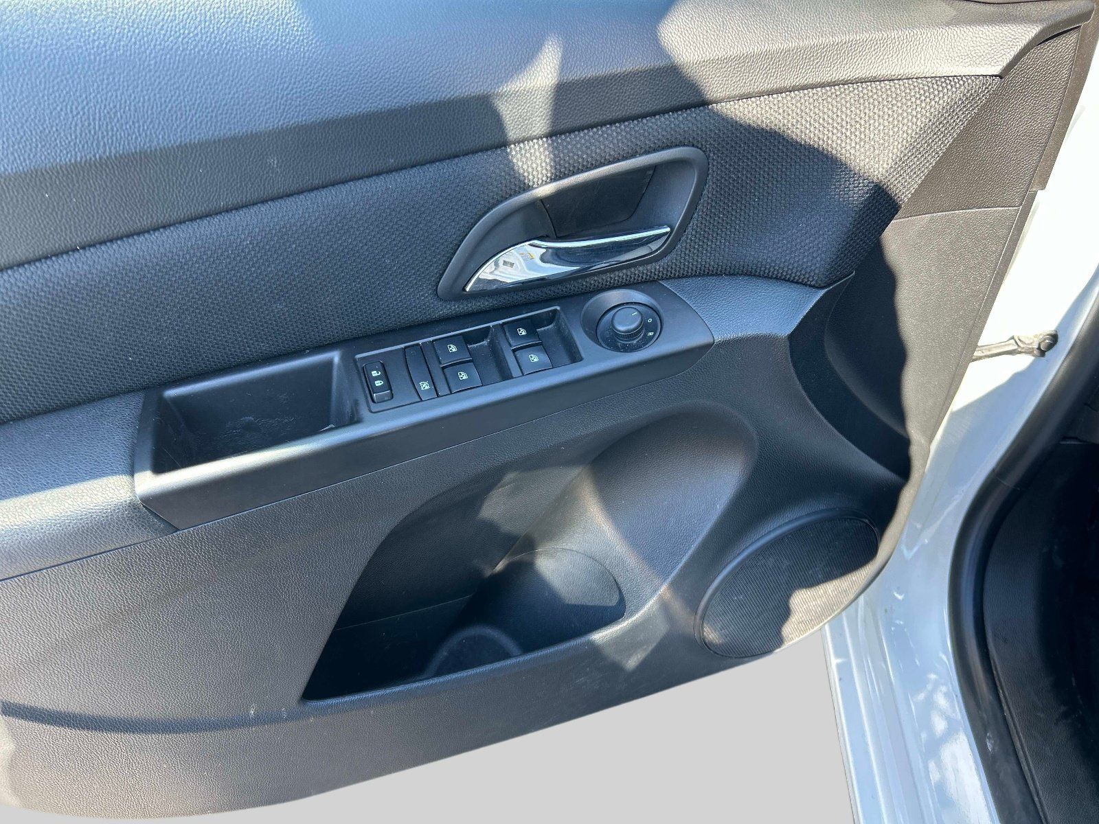 Used 2015 Chevrolet Cruze LT FWD image 17