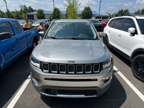Used 2018 Jeep Compass Limited w/ Navigation Group FWD image 2