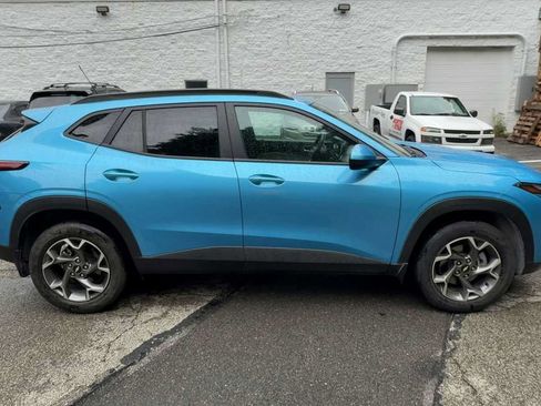 Used 2026 Chevrolet Trax LT w/ LT Convenience Package FWD image 9