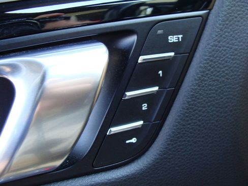 Used 2017 Porsche Macan S image 34