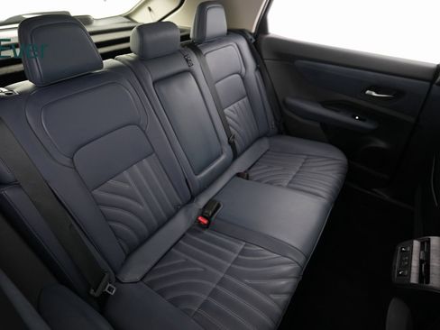 Used 2024 Nissan Ariya AWD image 9