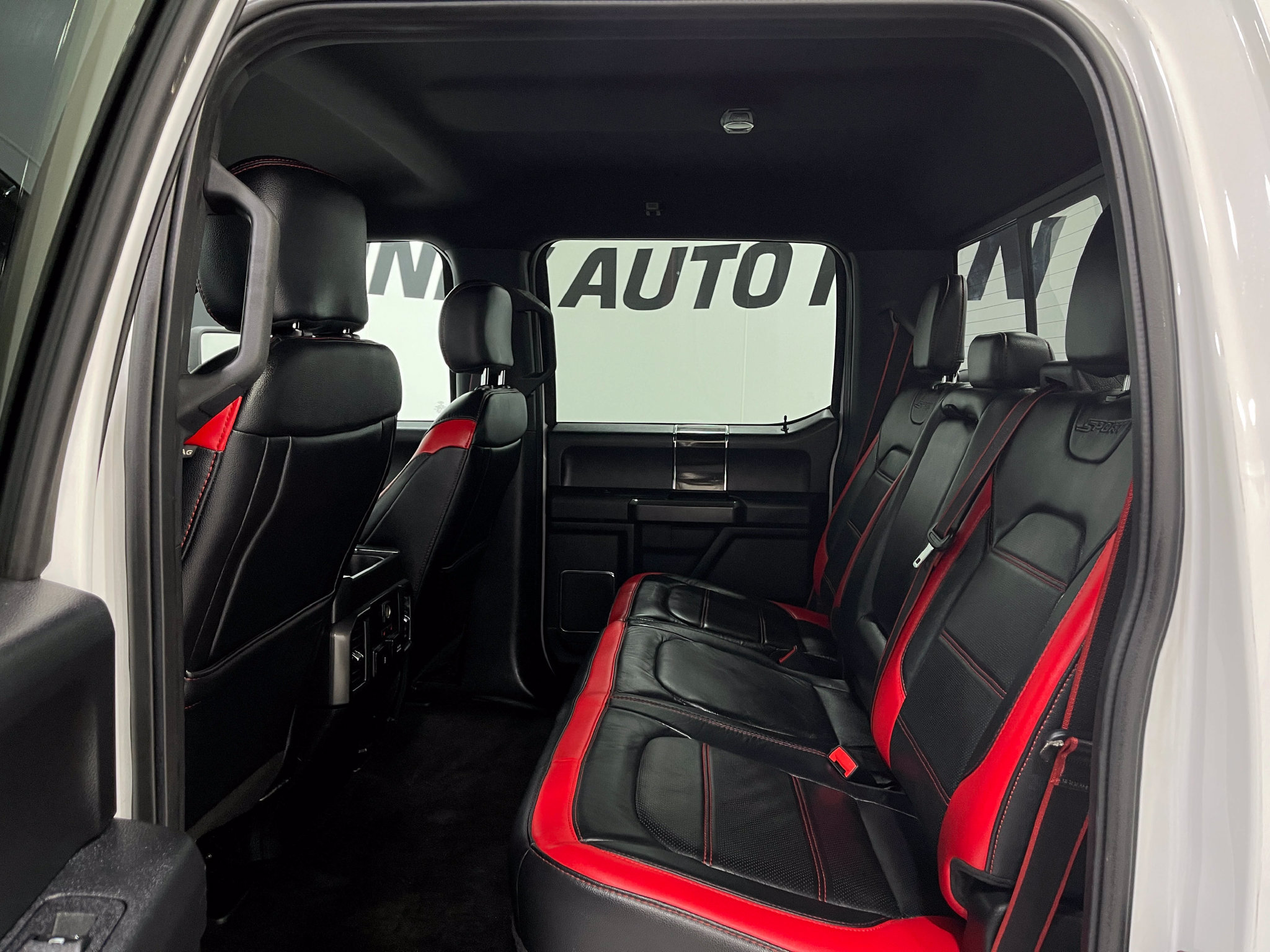 Used 2018 Ford F150 Lariat w/ Equipment Group 502A Luxury AWD/4WD image 29