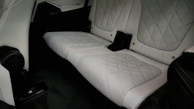 Used 2024 BMW X7 xDrive40i w/ Premium Package AWD/4WD image 49