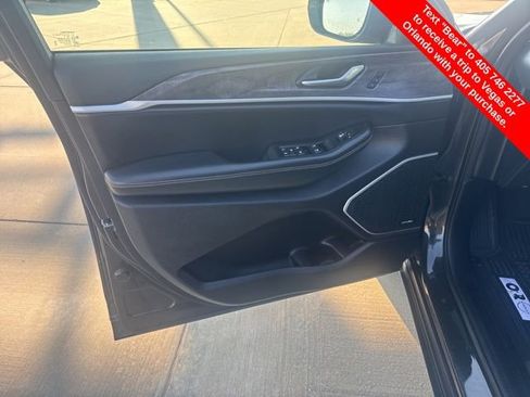 Used 2024 Jeep Grand Cherokee Limited 4xe image 18