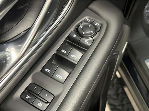 Used 2023 Chevrolet Suburban Z71 w/ Luxury Package image 22