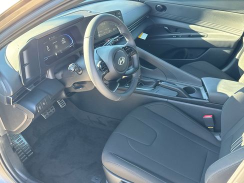 Certified 2025 Hyundai Elantra Sport image 9