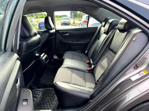 Used 2017 Toyota Camry SE image 12